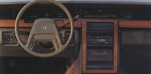 1985 Lincoln Full Line Prestige-32-33.jpg